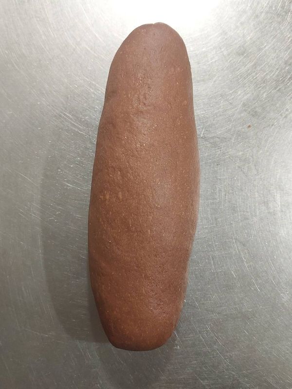 B.取出搓揉排氣，再分割成2個麵團