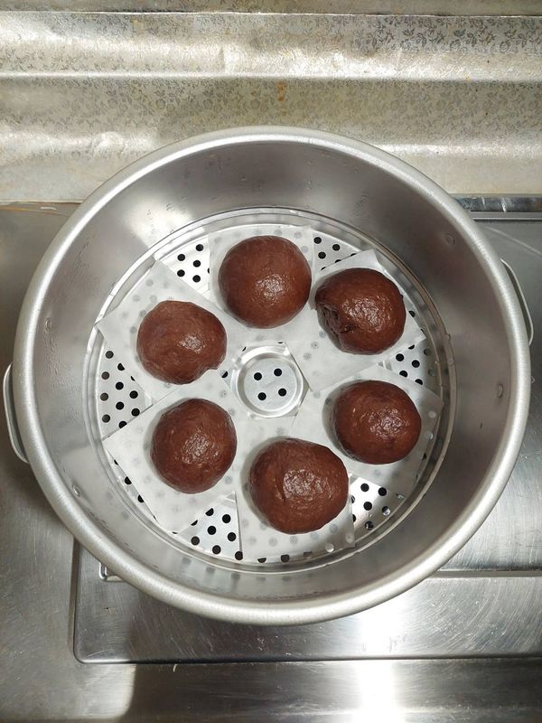 冷水上鍋蒸，上汽後起算12分鐘，熄火再燜2分鐘