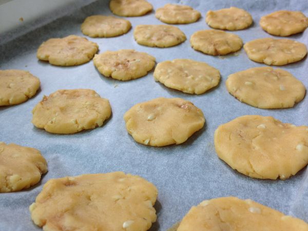 進預熱好的烤箱中，以175度C烤約15分鐘就完成嚕~