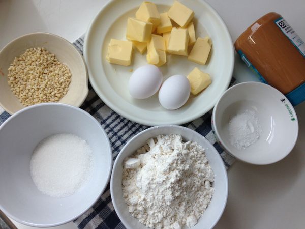 備料。無鹽奶油要事先放在室溫下軟化。