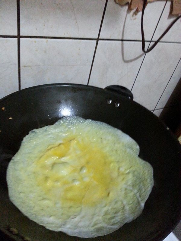 再將蛋打放入 成形後打散