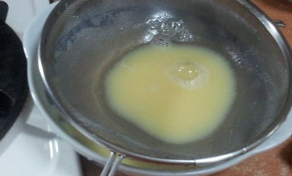 雞蛋3顆加250cc的水 加少許的鹽巴.米酒.醬油和露 同方向打勻 動作勿過大產生過多的氣泡 
用過濾網把氣泡濾掉 重覆兩次