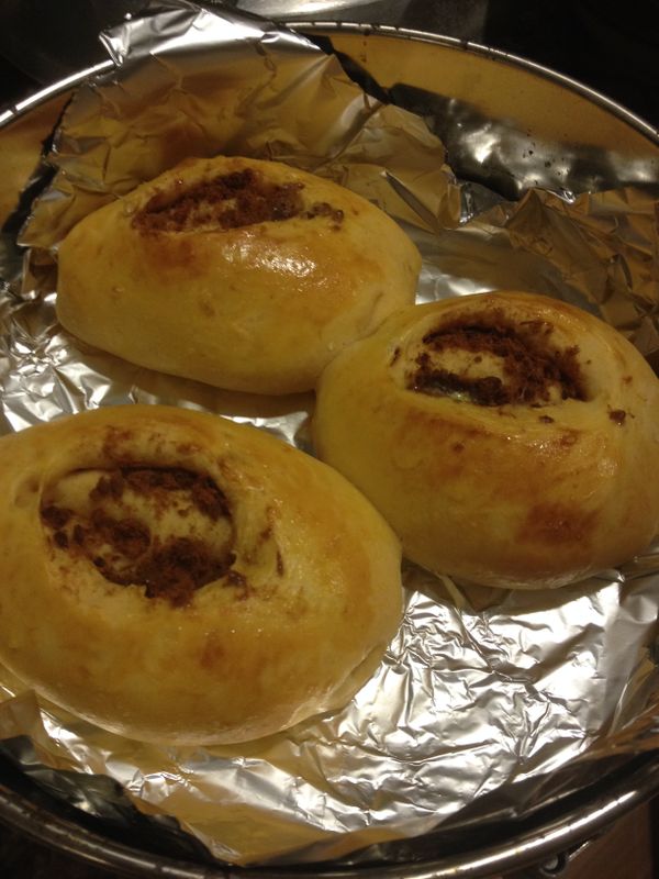 放進已經預熱至170度c的烤箱中烘烤20-22分鐘至表面呈現金黃色即可