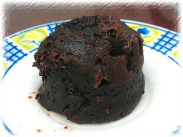 微波蛋糕的口感是屬於較紮實緊密的，所以相當適合用來做布朗尼，重點是手續相當的簡便呢！