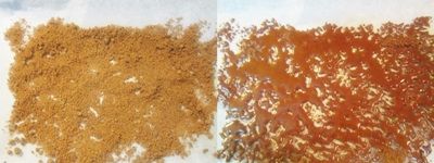 粉狀黑糖平鋪在料理紙或烘培紙上以650瓦小烤箱烤一分鐘，取出放涼備用。