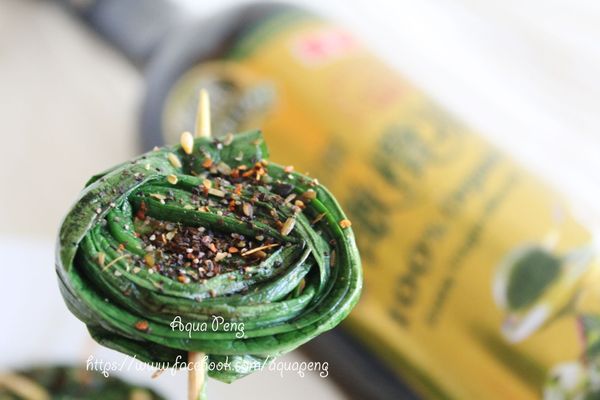 烤箱：表皮抹上層油，再撒些鹽，胡椒，孜然粉，辣椒粉，烤約180度2~3分鐘即可。