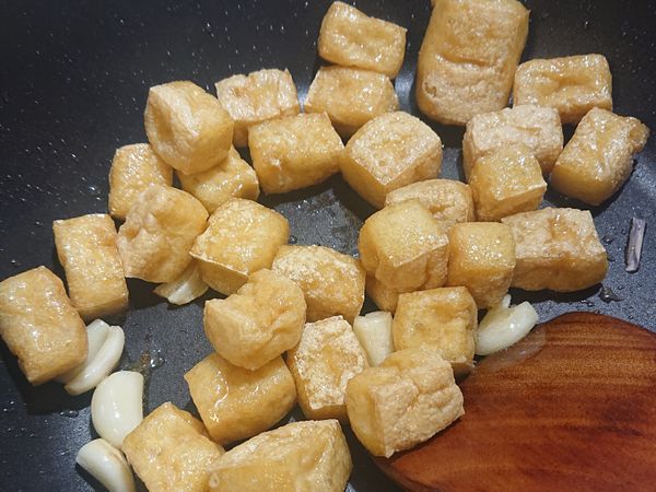 煎到表面有點恰恰
可以下醬料