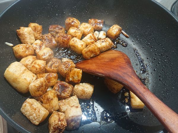 醬油 蠔油 一點糖（可以省略）
直接下 拌炒