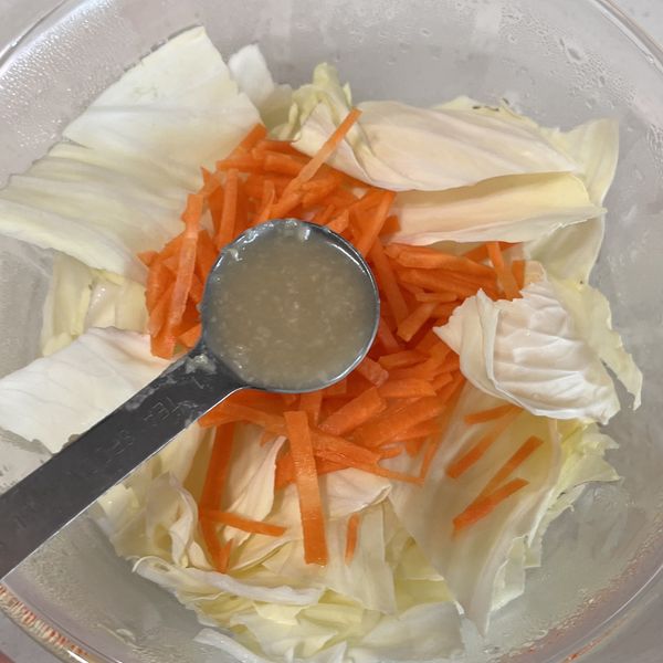 加入鹽麴和檸檬汁。