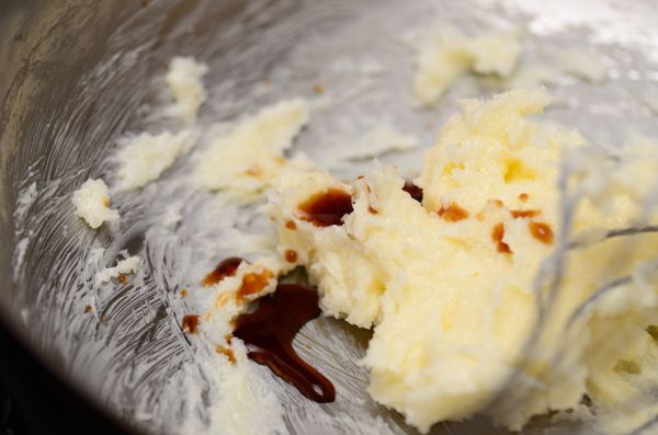 加入香草精拌勻