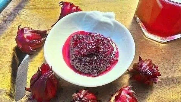 調味特殊食材:
帶些許花瓣，有口感的*洛神花醬*