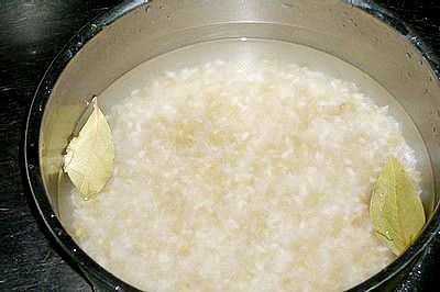 煮飯:  
白米:糙米:水﹦1.5 : 1 : 2.5(若米事先泡過,水量就跟米一樣)
 ※糙米不易熟，可以先泡30分鐘後再與白米混合同煮
 ※放入2片月桂葉同煮，也可以用義大利或 印度綜合香料替換