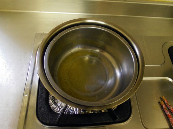 奶油用隔水加熱融化，