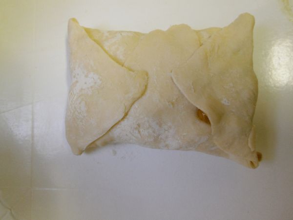 完成圖。接著抹上蛋液，正面放少許的白芝麻。