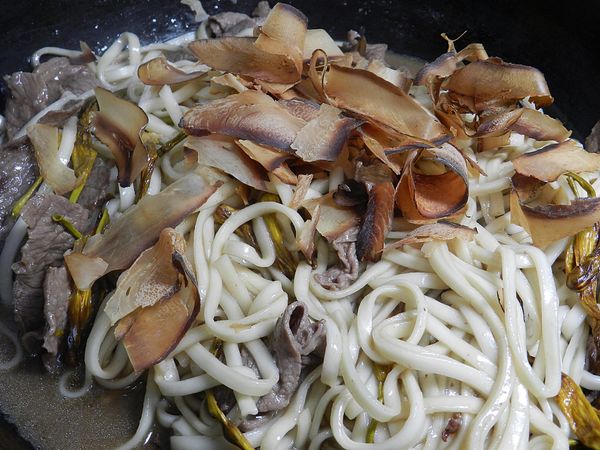 下所有調味料與柴魚片拌炒