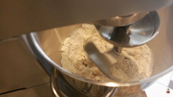 以低速攪拌約 3 分鐘