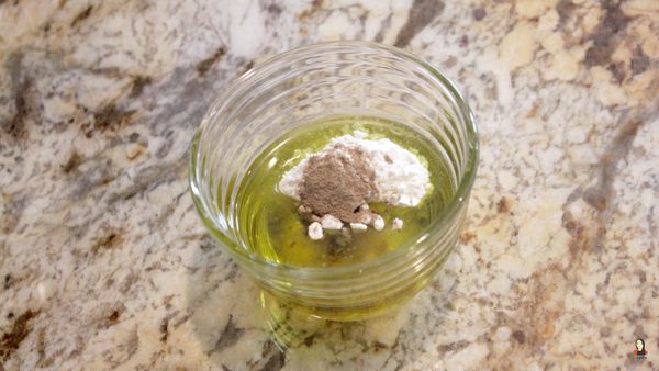 ●做油酥

小碗中，加入油、麵粉、白胡椒粉與鹽