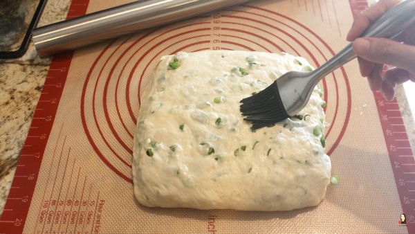 表面刷上一層水