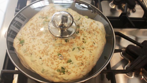 ◆ 20 分鐘後◆
●做大餅

鍋子開小火燜煎 10 分鐘