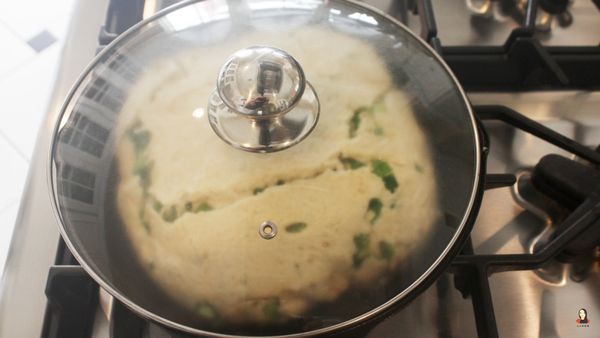 蓋鍋蓋再燜煎 10 分鐘