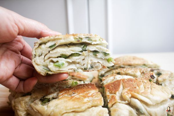 最喜歡大餅厚厚的、很多層次，一點點鹹香與白胡椒香氣，吃起來剛剛好！