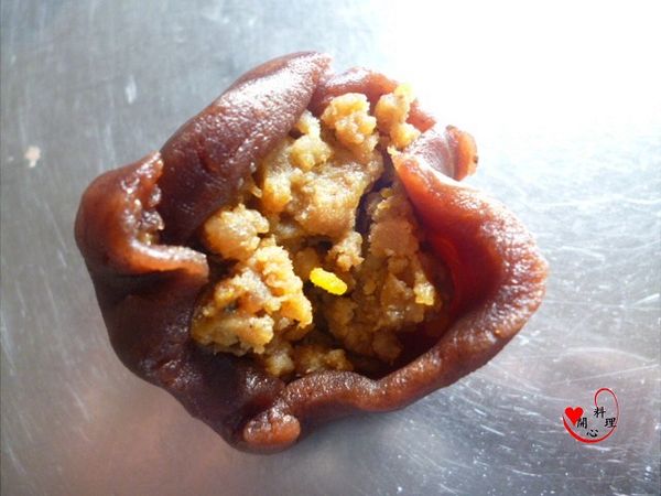 用適量豆沙包裹