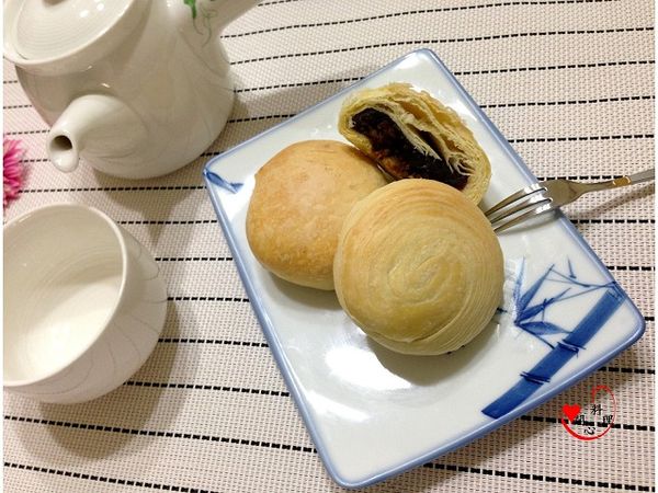 兩種桿皮方式讓成品表面不同,美味卻一樣哦^^