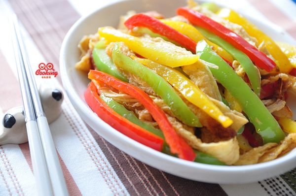 10分鐘簡單的料理，兼具色香味及健康，蔬菜的營養不流失喔~