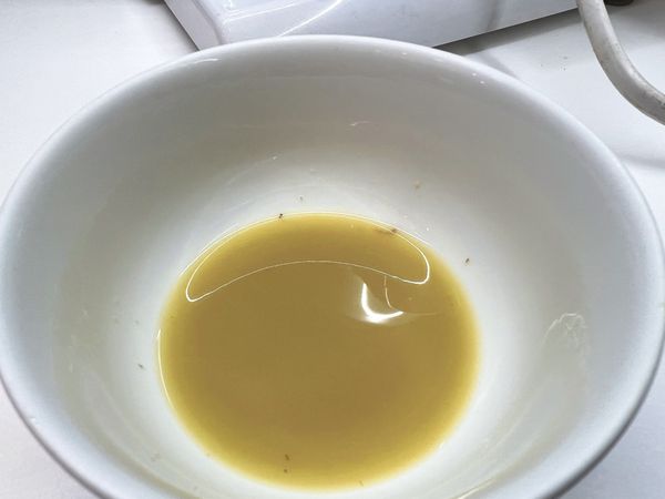 老薑磨汁去渣。