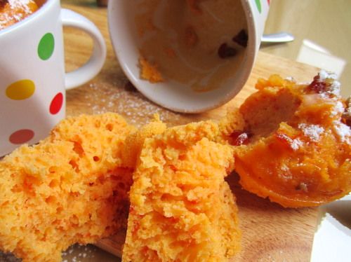 鬆、軟、嫩又可愛的馬克杯甜點，
☆~烤小番茄風味馬克杯蒸糕~☆

若要讓蒸糕不沾黏馬克杯可在馬克杯內塗一層薄油！
但其實吃完後略浸泡一下水就很好清洗！

*使用馬克杯高度參考：高約7公分、杯口約直徑約8公分、杯底直徑約5.5公分