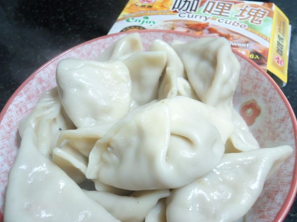 煮好的咖哩水餃  粒粒飽滿⊙⊙"