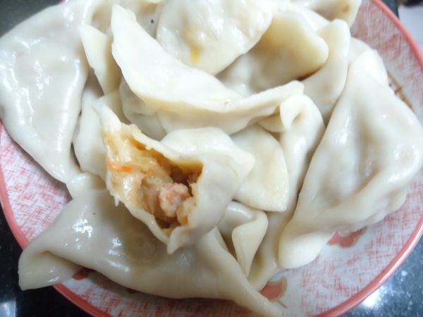 忍不住咬了一口，好香的咖哩。滿足~滿足~~好滿足  ^^"