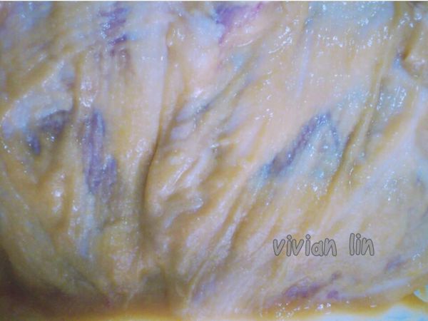 用密封盒裝起來.放冰箱冷藏2-3天
(因松板豬的油脂較厚.所以需2天以上.才能入味)