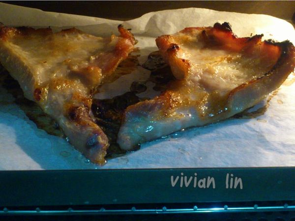 [醬汁]煮勻備用，
肉片烤好切片後.灑上少許七味粉.沾食醬汁即可