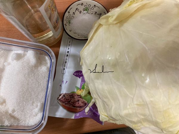 將材料備妥。我沒有準備紅蘿蔔，有紅蘿蔔的話可以準備60克（只是配色）