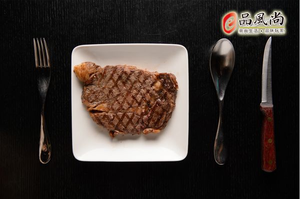 先來張素人照 !!
沾了初榨橄欖油的美味花椰菜 
還來不及擺盤就被吃光了