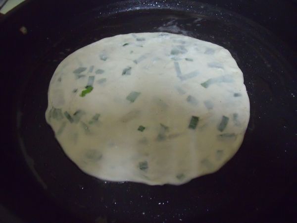 鍋中放少許油,用中大火煎至兩面金黃即可。