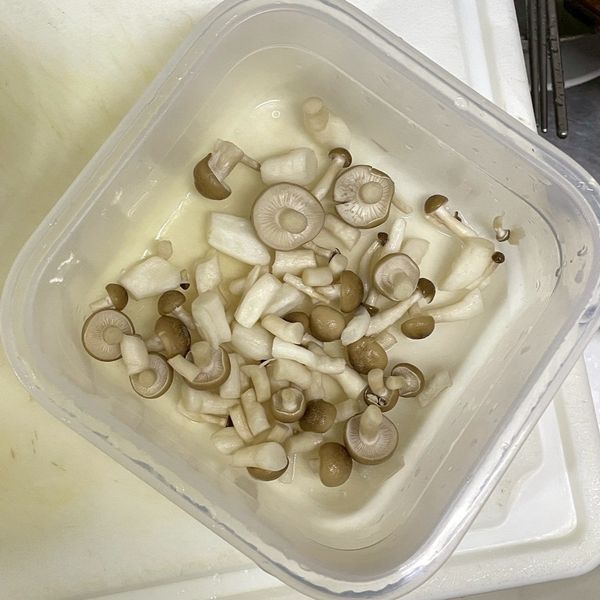 菇菇洗淨切小塊