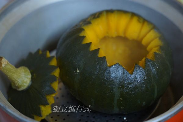 蒸熟南瓜備用