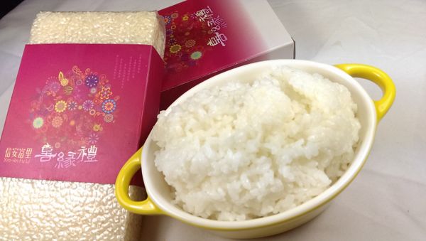 把喜緣米洗淨煮熟備用