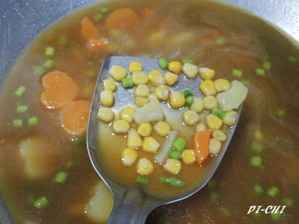 放玉米,煮到咖哩塊溶化