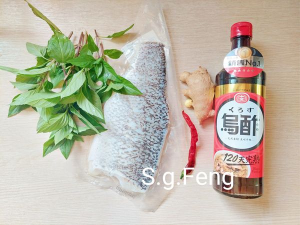 1.準備所有食材，清理與清洗之。
本次使用的烏醋是:【十全 120 天完熟烏醋】
經過至少四個月的自然發酵熟成(非速成工法，不靠人工添加)，才能讓酸味變得圓潤、層次更豐富；比一般烏醋更醇厚，酸而不嗆，入口圓滑，有自然穀物與米麴香氣。