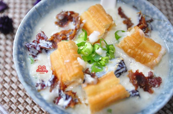 我選擇的是山東大紅棗，可以將燉的軟透紅棗撕碎一起吃，更美味喔!