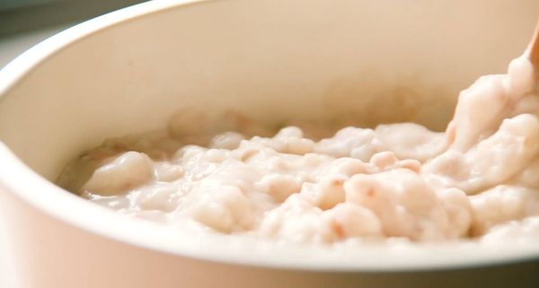 隨溫度增高且不停攪拌後，質地會越來越稠，煮至不滴落的濃稠度即可