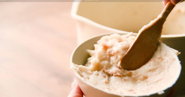 麵糊盛裝於碗中抹平