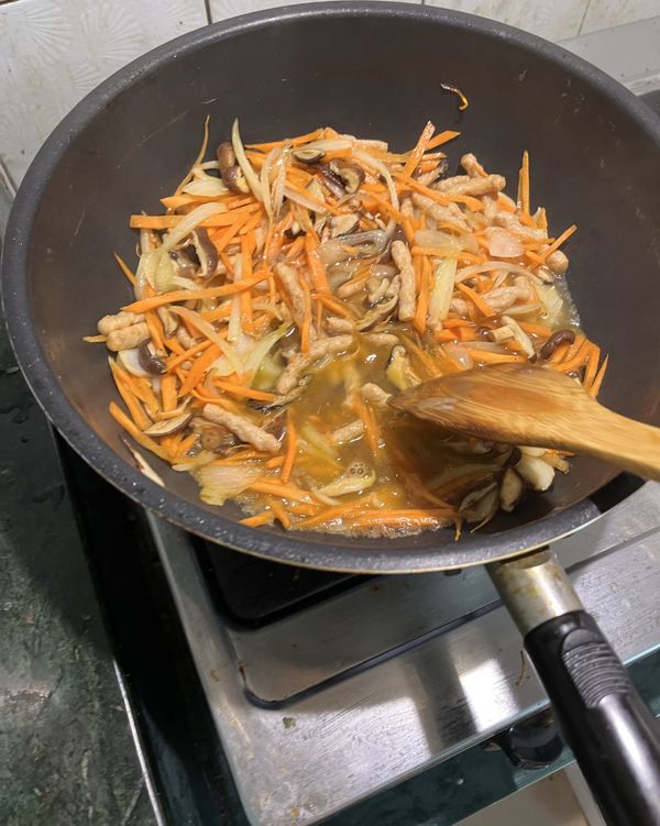 加少許水炒入味加素沙茶一匙