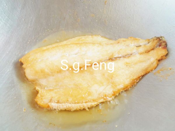 7.煎至兩面金黃上色。