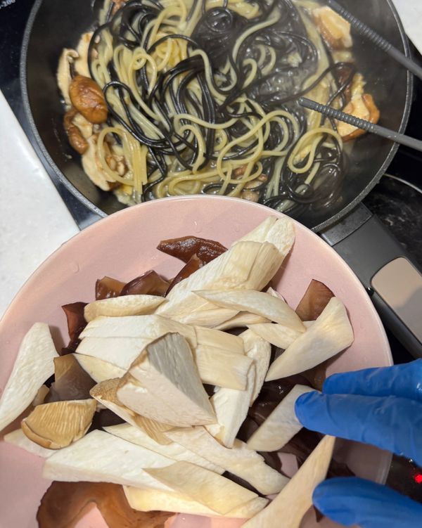 木耳、菇放進去