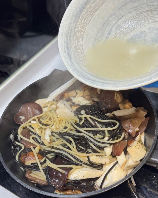 適當放入煮麵水