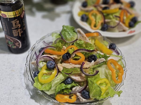 十全120天完熟烏醋，味道醇香，調出的醬汁滋味豐富。
酸香迷人清爽無比又美味營養的沙拉輕鬆完成。